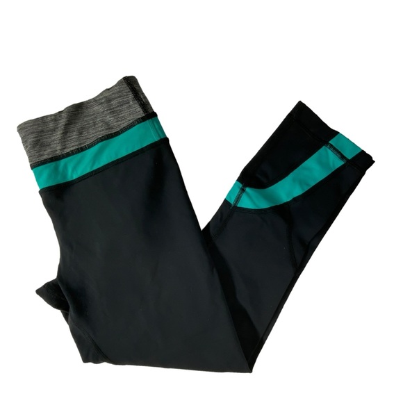 Lululemon Women's Black and Teal Capri Leggings - Picture 3 of 6